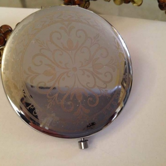 Mally Beauty Disney's Frozen Keepsake Mirror. LIMITED EDITION! Brand New - Picture 2 of 3